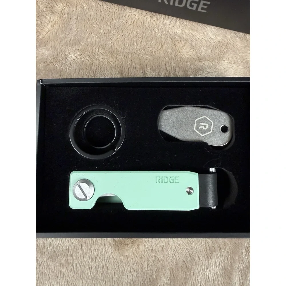 Ridge The KeyCase Eucalyptus Key Organizer Holder Compact Keychain New in Box
